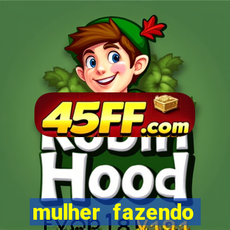 mulher fazendo strip tease